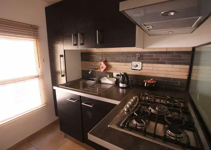 Lazy Night בית הארחה *